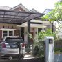 Dijual cepat Rumah Bukit Dago Estate, SHM, LT/LB 183/90, Jalan Raya Utama, Depan rumah Kolam Renang