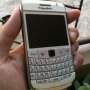 Jual BlackBerry Onyx 9700 White fullset Bandung