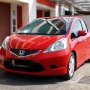 JUAL HONDA JAZZ RS 2010 A/T RED MULUS TERAWAT SIAP PAKAI