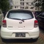 Nissan March AT warna putih tahun 2011