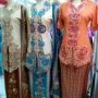 kebaya tafeta