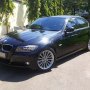 BMW 320i executive thn 2010 hitam Plat L