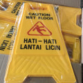 papan tanda peringatan lantai licin,Warning sign caution wet floor