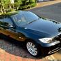 BMW 320i. E90 2010 LIFESTYLE SHINING BLACK ON BEIGE